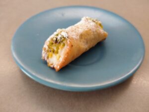 Pasticceria2000 by GVD pasticceria fresca cannolo siciliano